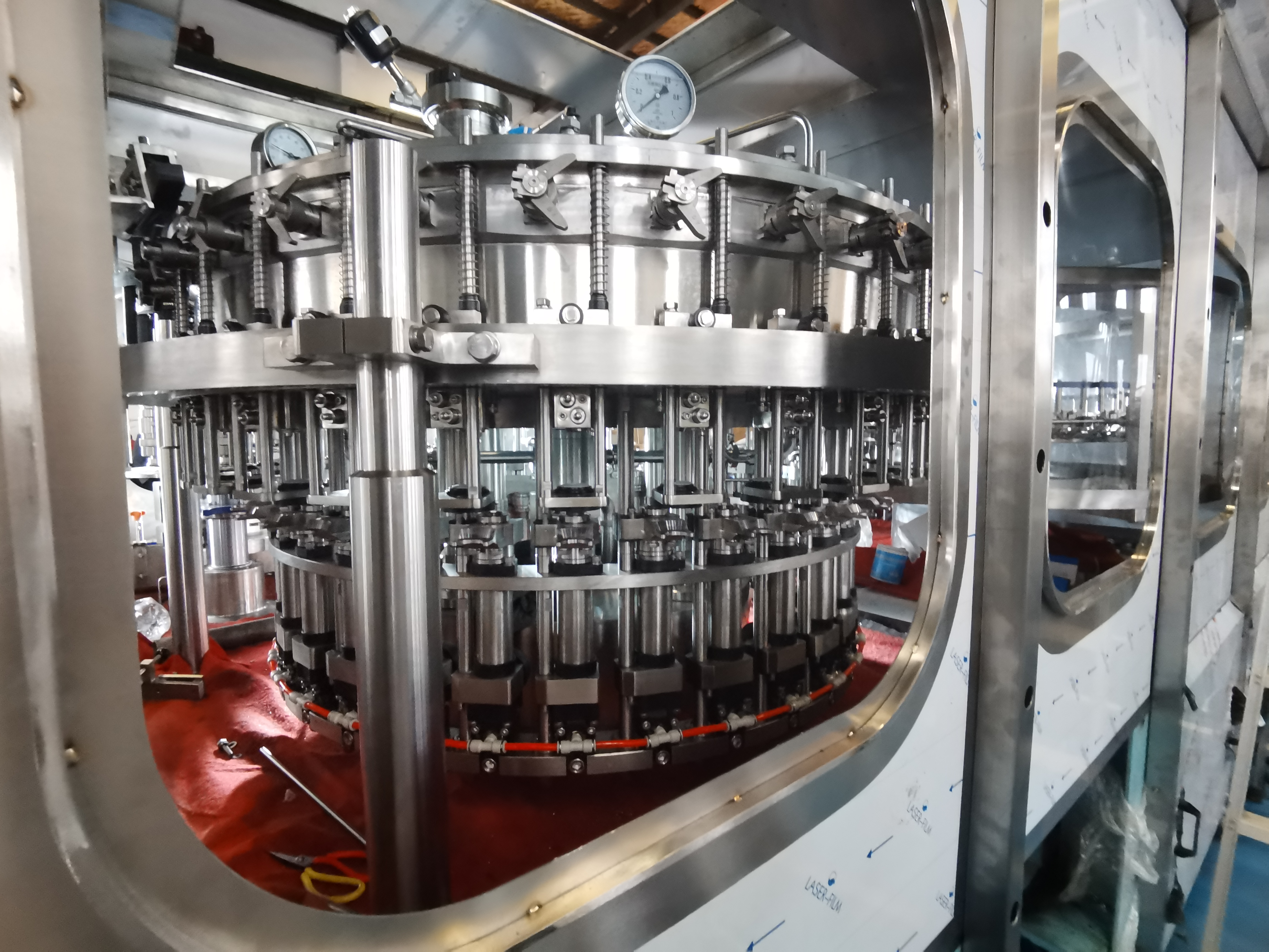 Máquina de llenado de cerveza fresca de 3000bph 1.5l PET Fresh Beer 