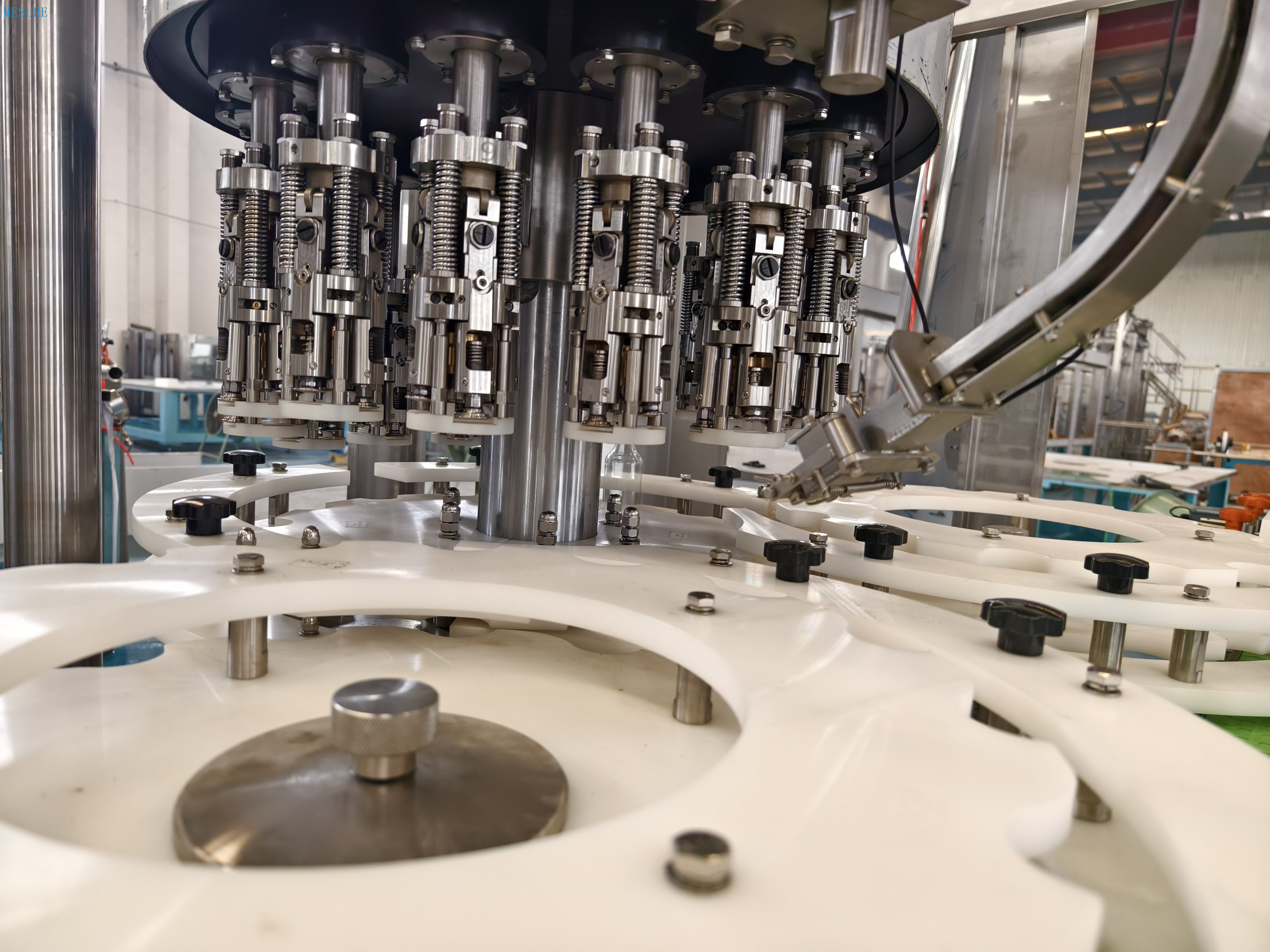 Botella de vidrio Machina de llenado de agua líquida/ línea de producción de agua