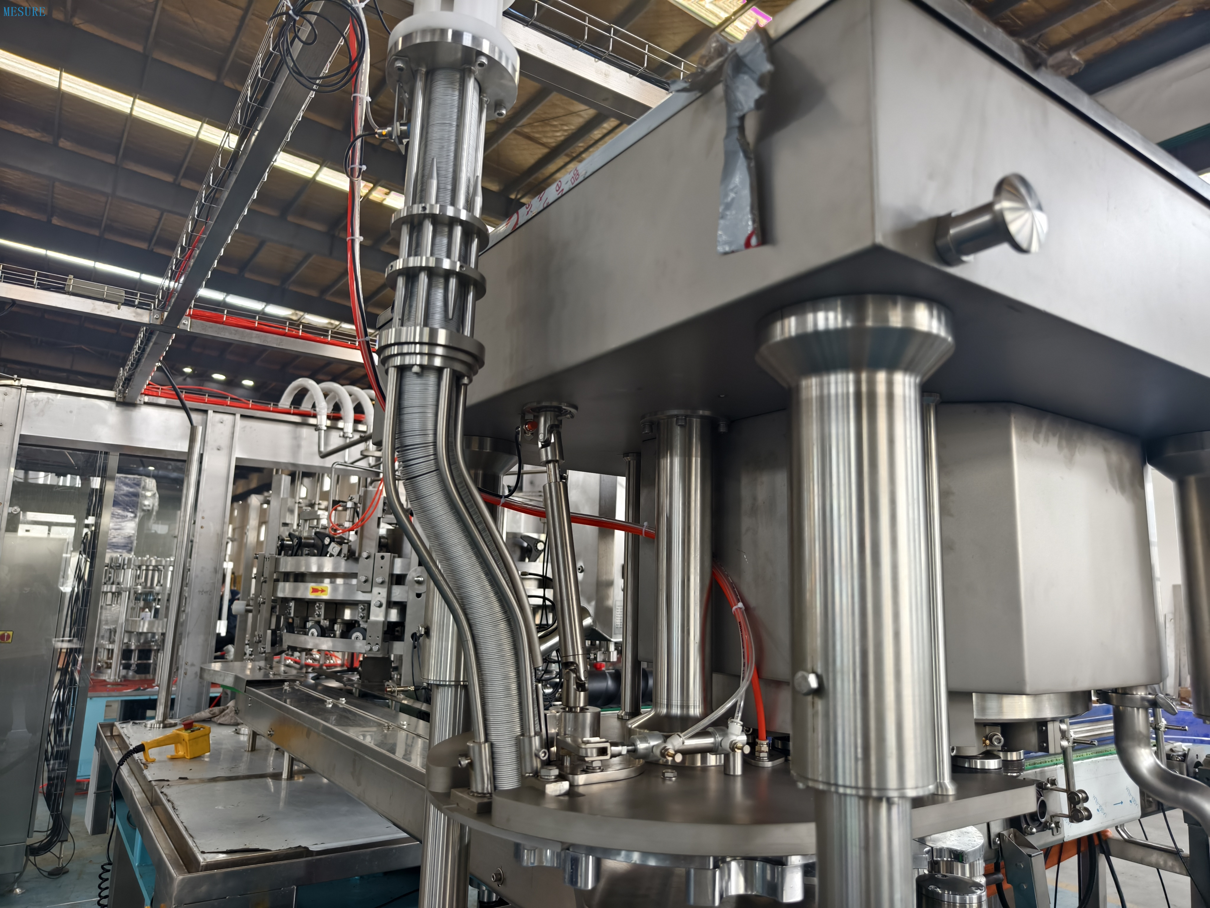 Máquina de enlatado de jugo de fruta automática líquida de alta calidad en venta