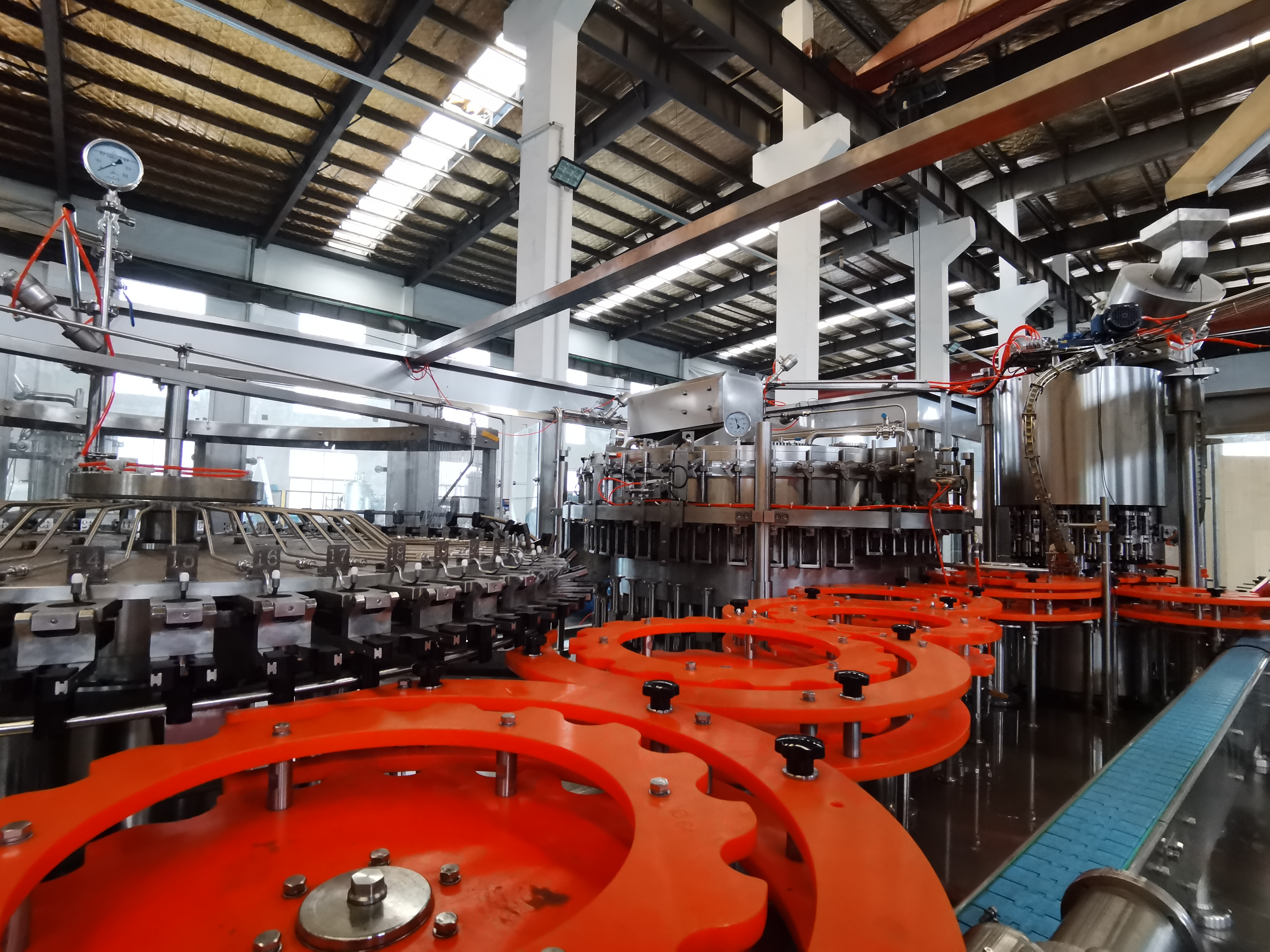 Línea de cerveza embotellada de vidrio/aluminio Línea completa Ropp Cap & Crown Tap & Ring Cap 