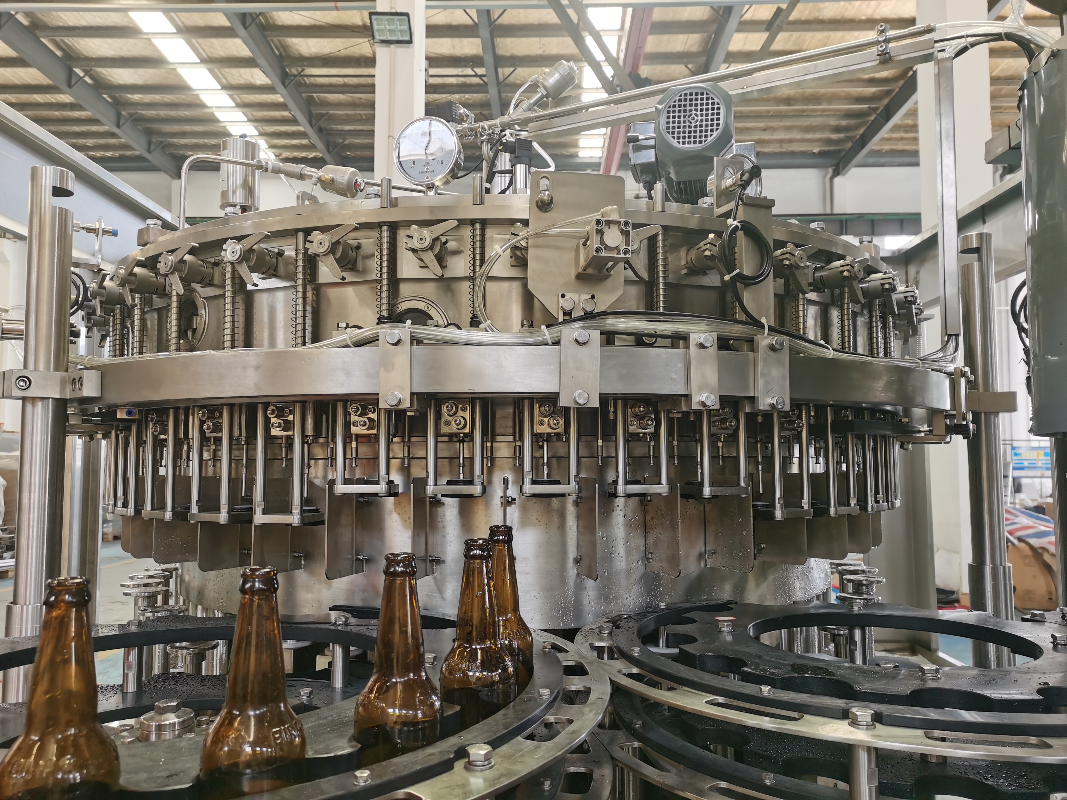 Gorra de cerveza embotellada de la máquina de llenado de cerveza Corona 