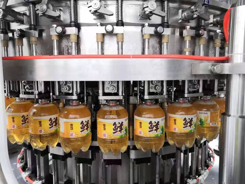 Equipo de llenado de líquido 3 en 1 automático Máquina de embotellado de fabricación de cerveza 