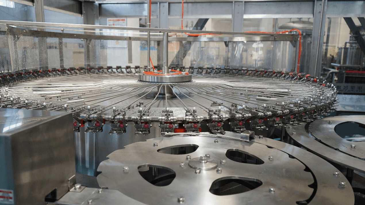 Equipo de llenado de líquido 3 en 1 automático Máquina de embotellado de fabricación de cerveza 