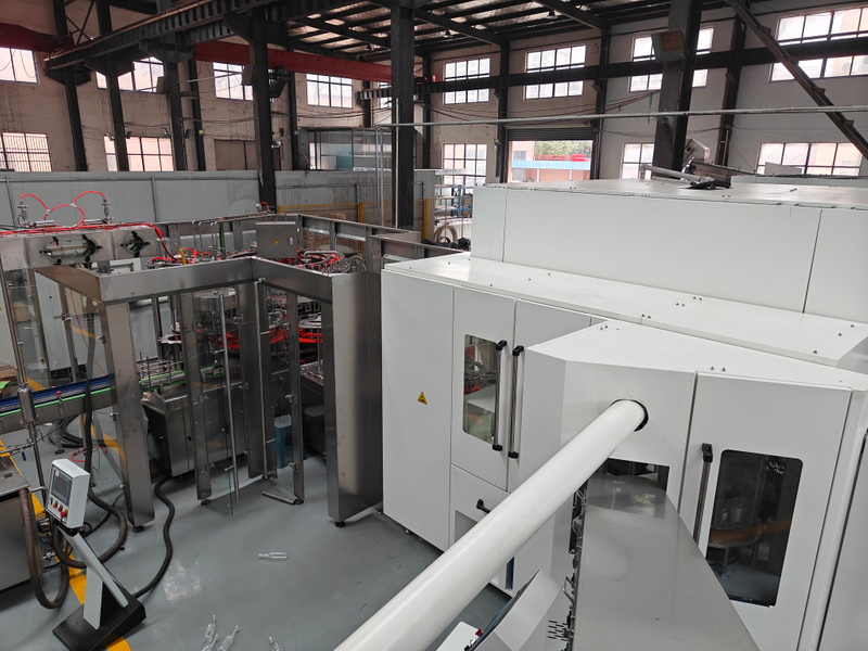 Línea de botella de PET de relleno caliente: máquina combinada de combinación de soplado para jugos | Salida alta de 18000bph personalizada