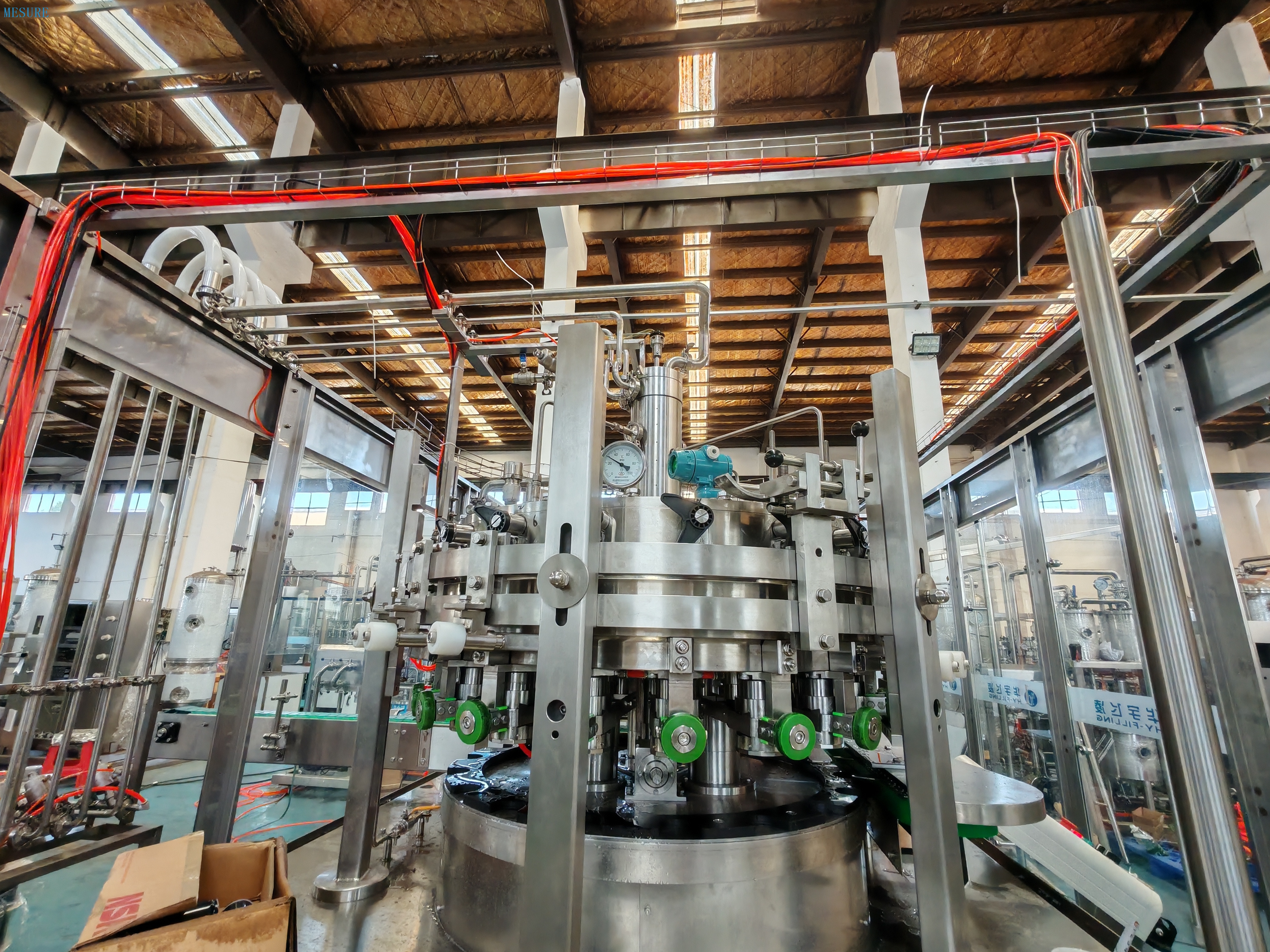 Máquinas de llenado de lata carbonatada para cerveza/líquidos | Líneas de producción eficientes personalizadas con sellado para pequeñas empresas