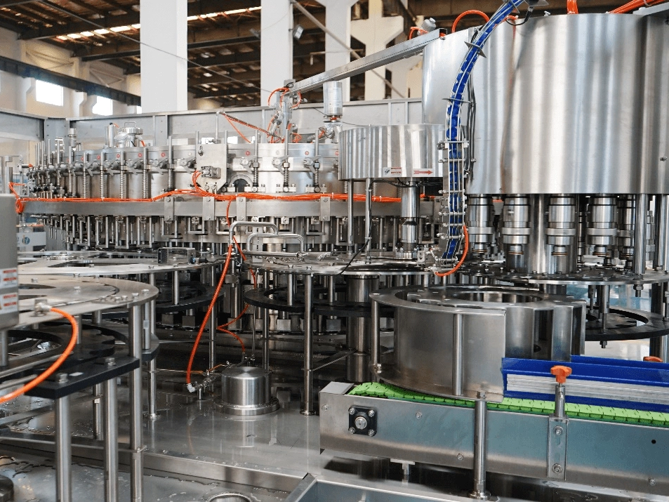 Equipo de llenado de líquido 3 en 1 automático Máquina de embotellado de fabricación de cerveza 