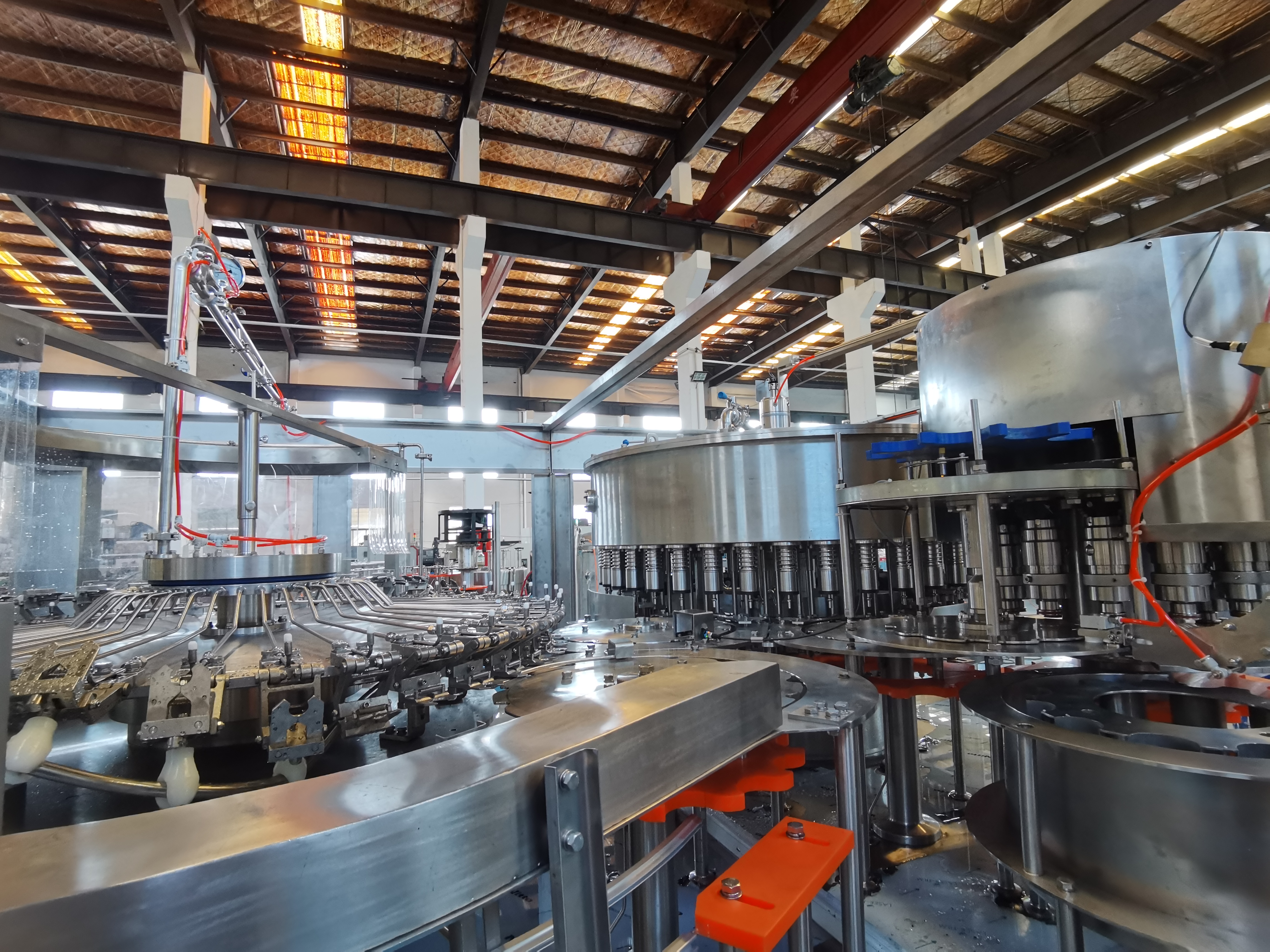 Línea de llenado de cerveza de botella de vidrio de precisión de precisión /Solución llave en mano de alta precisión y alta precisión 