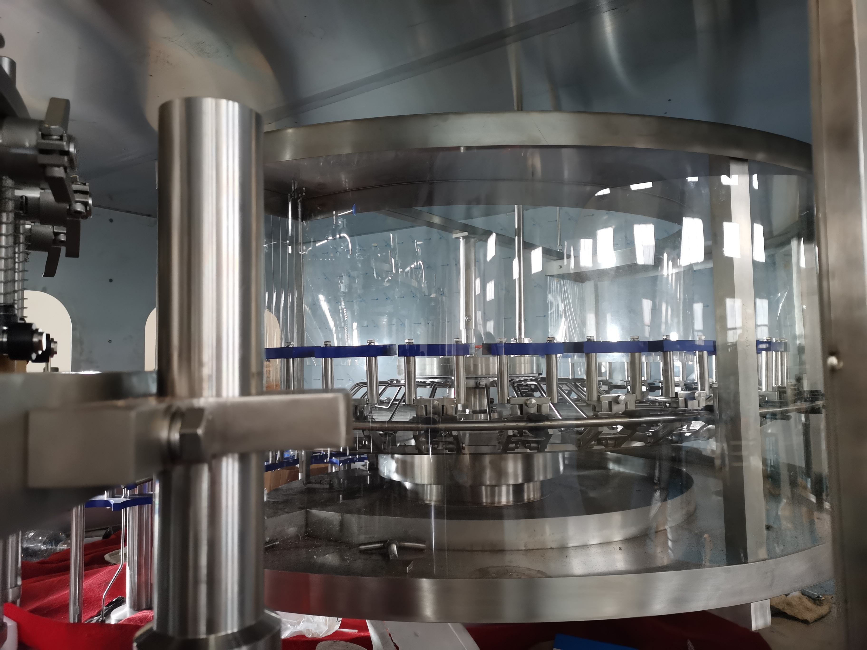 Máquina de llenado de cerveza fresca de 3000bph 1.5l PET Fresh Beer 