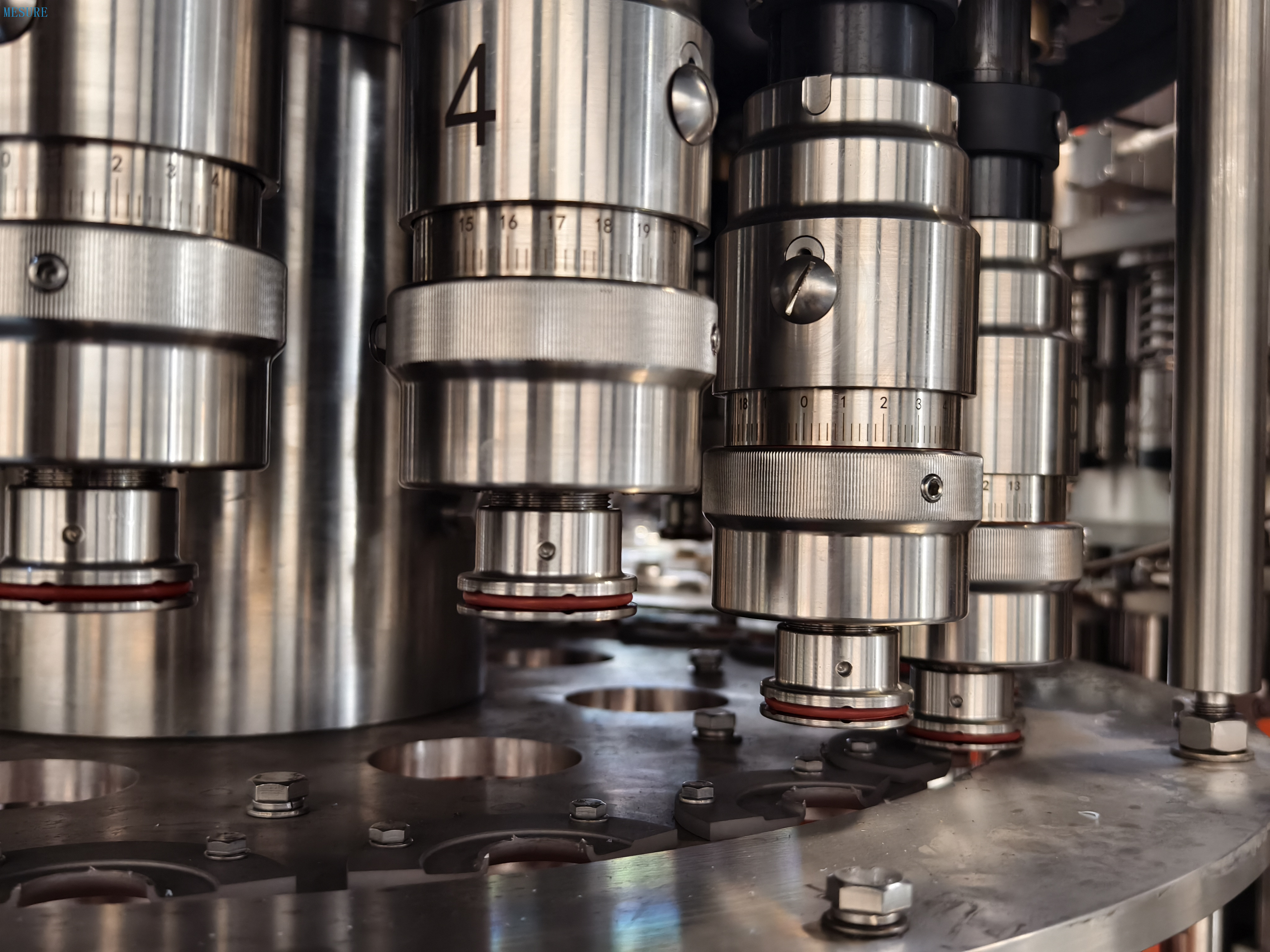 Planta de embotellado de PET llave en mano: máquina combinada de gas para agua para agua/líquidos | Línea de producción eficiente personalizada